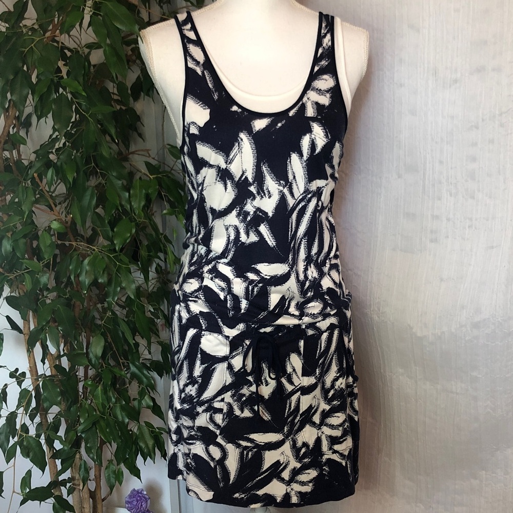 BANANA REPUBLIC short dress Size XS navy white abstract pattern racer back